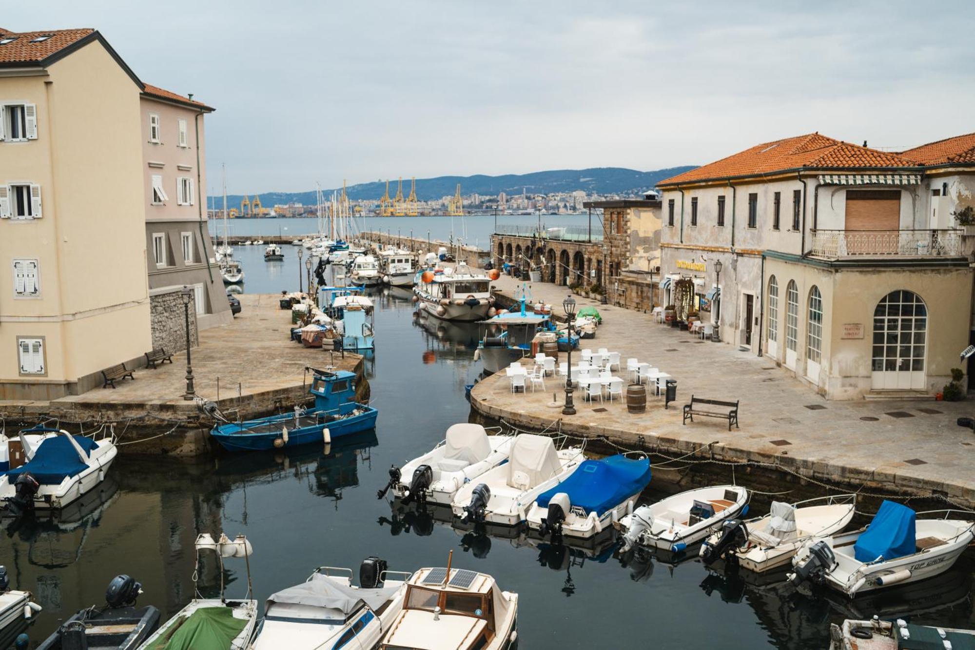 Hurban Apartments Múggia Buitenkant foto